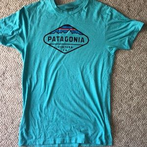 Men’s Patagonia blue shirt. Size small.